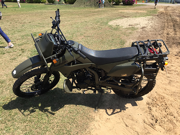 偵察用オートバイのKLX250K1