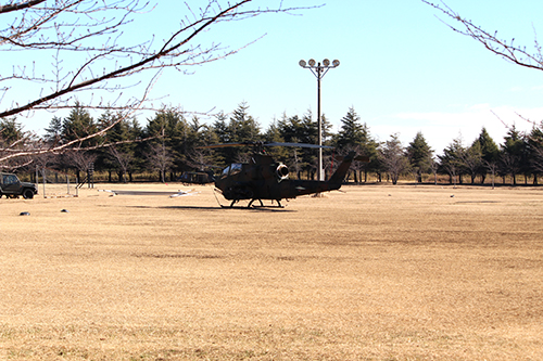 陸上自衛隊習志野演習場に駐機していた対戦車ヘリAH-1S「コブラ」