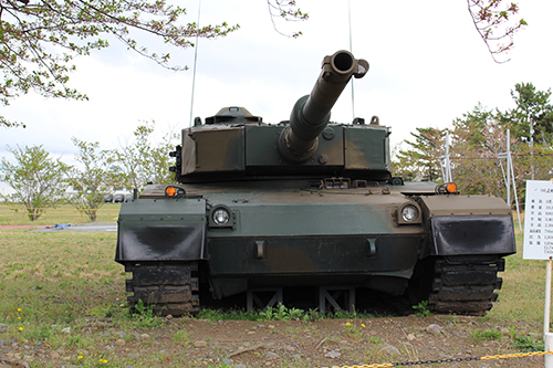 陸上自衛隊土浦駐屯地・武器学校展示の90式戦車
