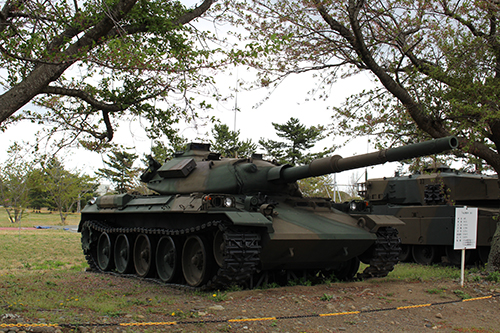 陸上自衛隊土浦駐屯地・武器学校展示の74式戦車