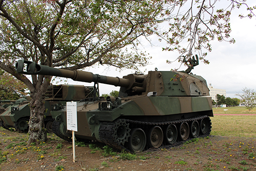 陸上自衛隊土浦駐屯地・武器学校展示の75式155mm自走りゅう弾砲