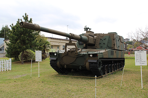陸上自衛隊土浦駐屯地・武器学校展示の99式155mm自走りゅう弾砲