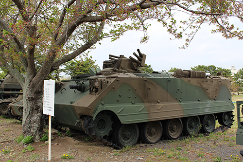 陸上自衛隊土浦駐屯地・武器学校展示の73式装甲車