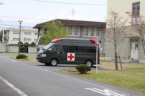 陸上自衛隊土浦駐屯地・武器学校内に停車中の救急車両