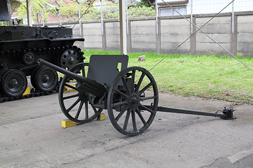 陸上自衛隊土浦駐屯地・武器学校での屋外展示の45mm対戦車砲(旧ソ連)