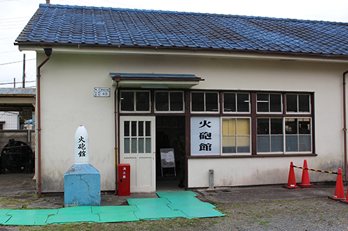 陸上自衛隊土浦駐屯地・武器学校の火砲館の建物