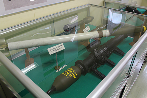 陸上自衛隊土浦駐屯地・武器学校に展示の各種のロケット弾