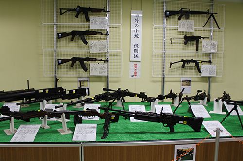 陸上自衛隊土浦駐屯地・武器学校に展示の海外の小銃、機関銃