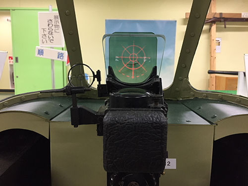 隣接する土浦駐屯地・武器学校の小火器展示コーナーのゼロ戦照準器