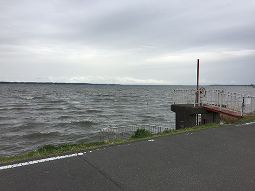 陸上自衛隊土浦駐屯地のすぐそばの霞ヶ浦湖畔