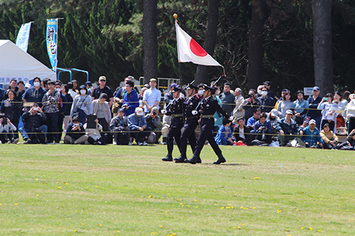 第1空挺団創立60周年・習志野駐屯地創設67周年記念行事での国旗入場。