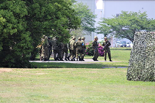 陸上自衛隊下志津駐屯地創設63周年記念行事「つつじ祭り」での式典前の集合。