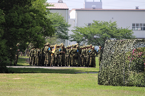 陸上自衛隊下志津駐屯地創設63周年記念行事「つつじ祭り」の式典開始直前。