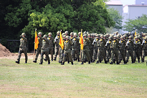 陸上自衛隊下志津駐屯地創設63周年記念行事「つつじ祭り」式典の入場行進。