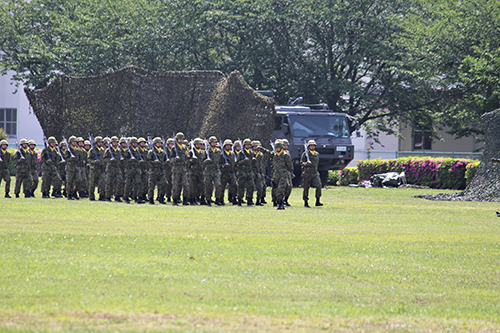 陸上自衛隊下志津駐屯地創設63周年記念行事「つつじ祭り」式典の入場行進。