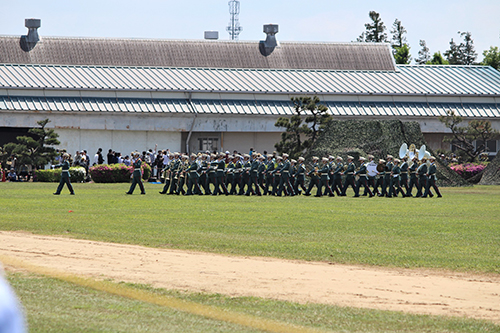 陸上自衛隊下志津駐屯地創設63周年記念行事「つつじ祭り」式典での高射学校音楽隊。