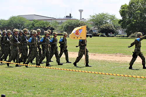 陸上自衛隊下志津駐屯地創設63周年記念行事「つつじ祭り」式典での学生パレード。