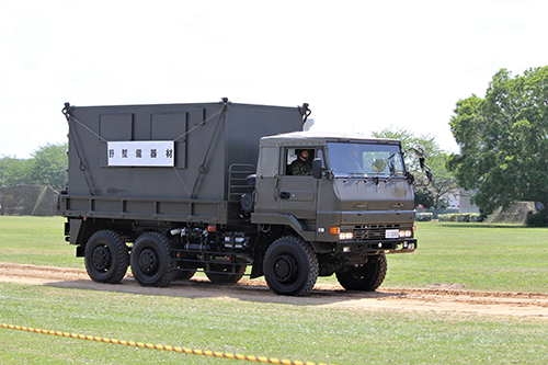陸上自衛隊下志津駐屯地創設63周年記念行事「つつじ祭り」式典での高射学校の野整備機材搭載車両。