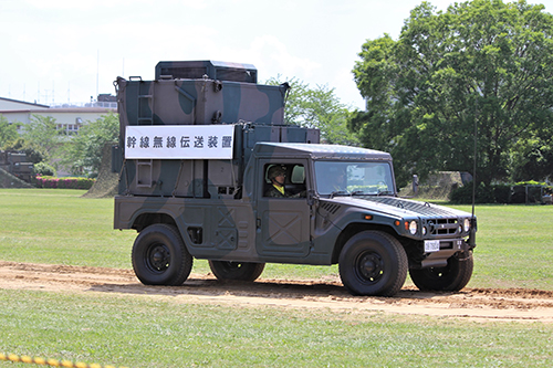 陸上自衛隊下志津駐屯地創設63周年記念行事「つつじ祭り」式典での高射学校の幹線無線伝送装置搭載車両。