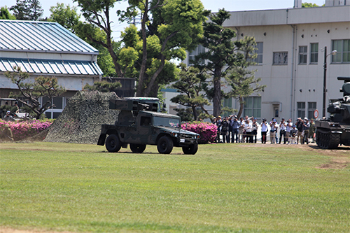 陸上自衛隊下志津駐屯地創設63周年記念行事「つつじ祭り」式典での高射学校のアトラクション・93式近距離地対空誘導弾搭載車両。