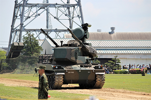 陸上自衛隊下志津駐屯地創設63周年記念行事「つつじ祭り」式典での高射学校のアトラクション・87式自走高射機関砲。