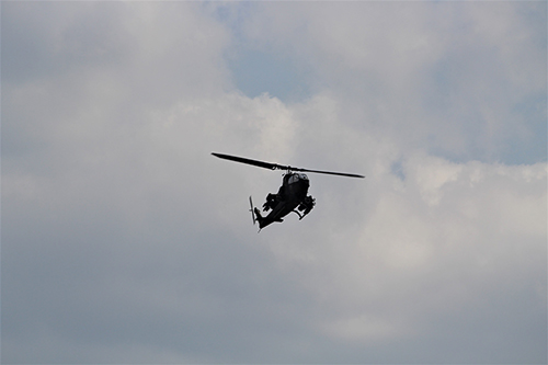 陸上自衛隊下志津駐屯地創設63周年記念行事「つつじ祭り」式典での高射学校のアトラクション・対戦車ヘリAH-1Sコブラ。