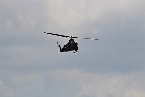 陸上自衛隊下志津駐屯地創設63周年記念行事「つつじ祭り」式典での高射学校のアトラクション・対戦車ヘリAH-1Sコブラ。