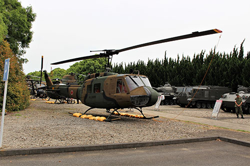 霞ケ浦駐屯地広報展示場の汎用ヘリのUH-1H。