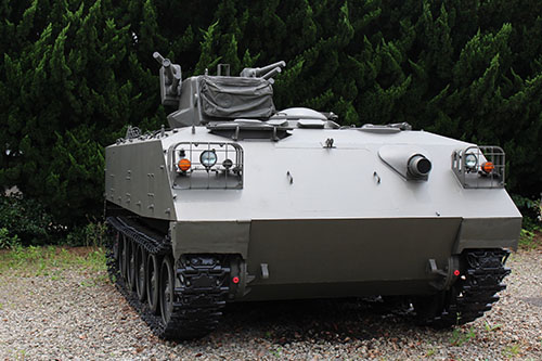 霞ケ浦駐屯地広報展示場の73式装甲車。
