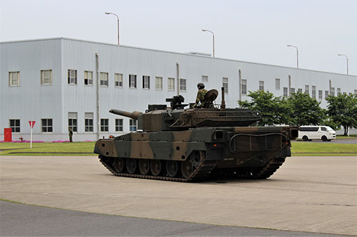 霞ケ浦駐屯地での90式戦車。