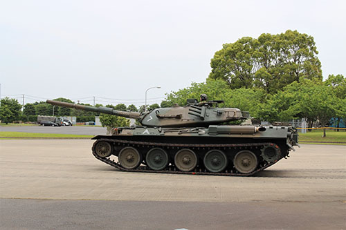 霞ケ浦駐屯地での74式戦車。