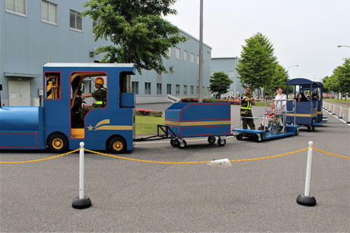 霞ケ浦駐屯地内イベントのトロッコ列車