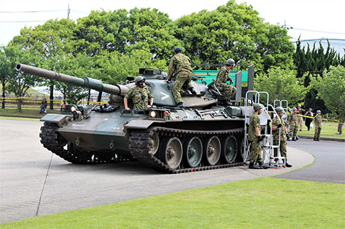 霞ケ浦駐屯地戦車試乗用の74式戦車