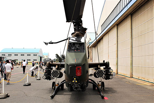 陸上自衛隊航空学校霞ヶ浦校の対戦車ヘリAH-1S「コブラ」正面写真