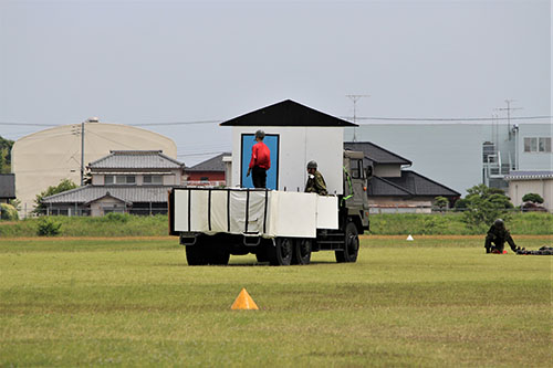 航空学校霞ヶ浦校のUH-1Jによる災害派遣時の人命救助の実演展示