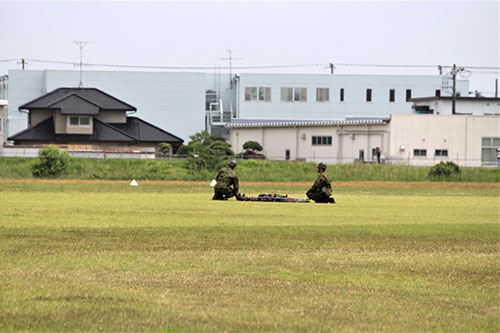 航空学校霞ヶ浦校のUH-60JA「ブラックホーク」による災害派遣時の人命救助の実演展示