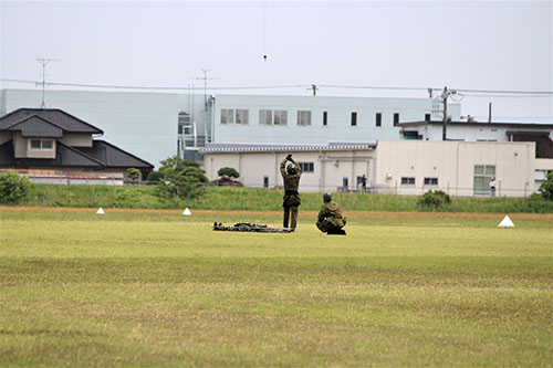 航空学校霞ヶ浦校のUH-60JA「ブラックホーク」による災害派遣時の人命救助の実演展示