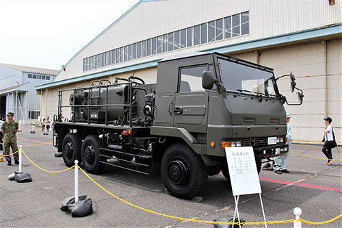 航空学校霞ヶ浦校展示の除染車３形