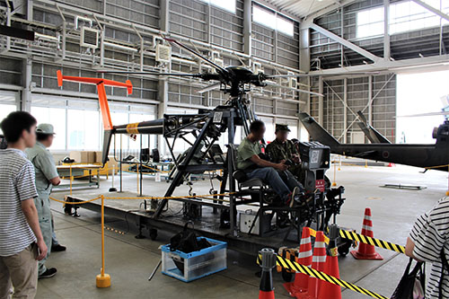 航空学校霞ヶ浦校展示の模擬訓練用のヘリ
