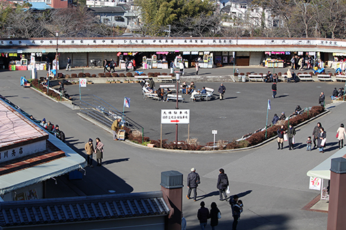 成田山新勝寺境内横の奥山広場