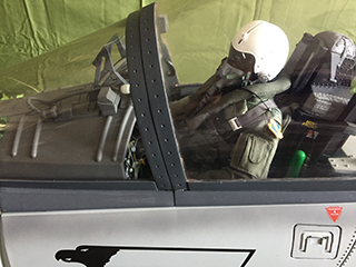 BLUEBOX社の1/6サイズ F15C EAGLE(イーグル)のコックピットとアクションフィギュア