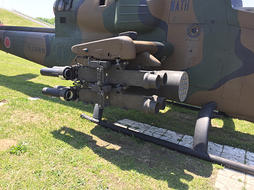 陸上自衛隊の対戦車ヘリAH-1SコブラのTOWランチャー。