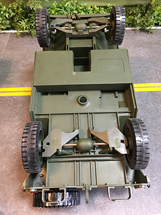 21stCenturyToysのM151A2ジープ車体裏側